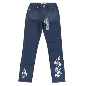 NWT- DG2 Flower embroidered jeans size 4